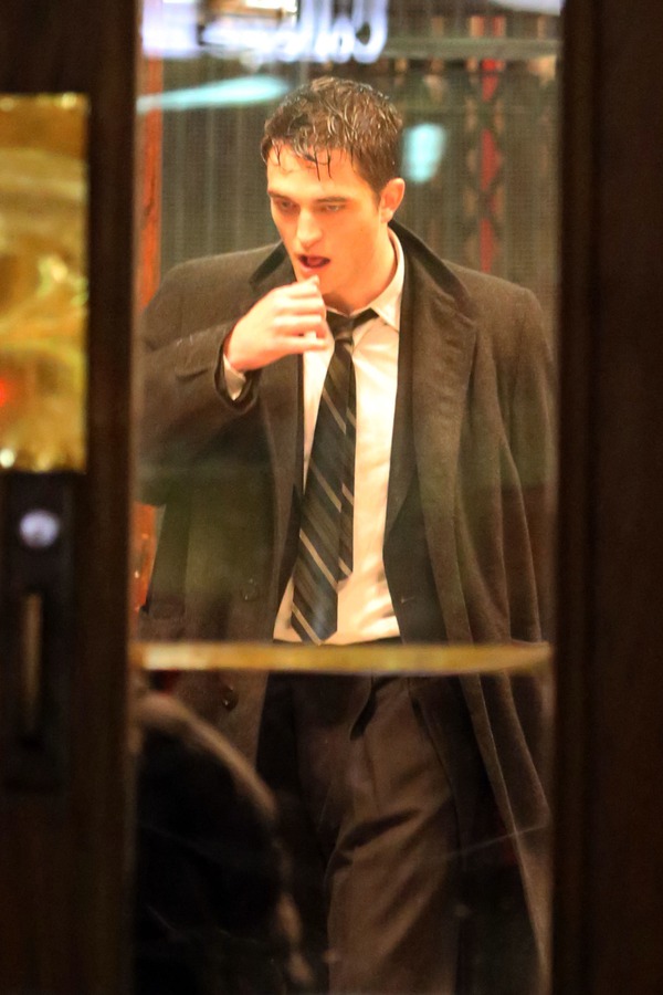 Robert Pattinson hãi hùng ngồi sau tay lái của "kẻ thù Người Nhện" 10
