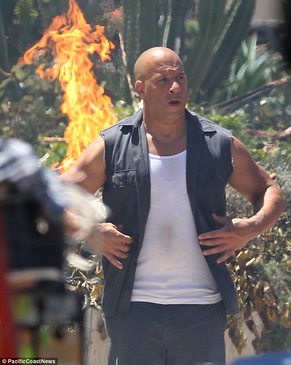 Quái xế "Fast & Furious 7" cứu em gái thoát chết trong gang tấc 7