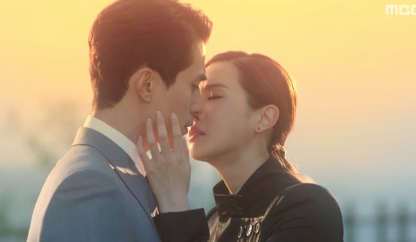 Ah Mo Ne (Lee Da Hae) chủ động hôn Cha Jae Wan (Lee Dong Wook) 2