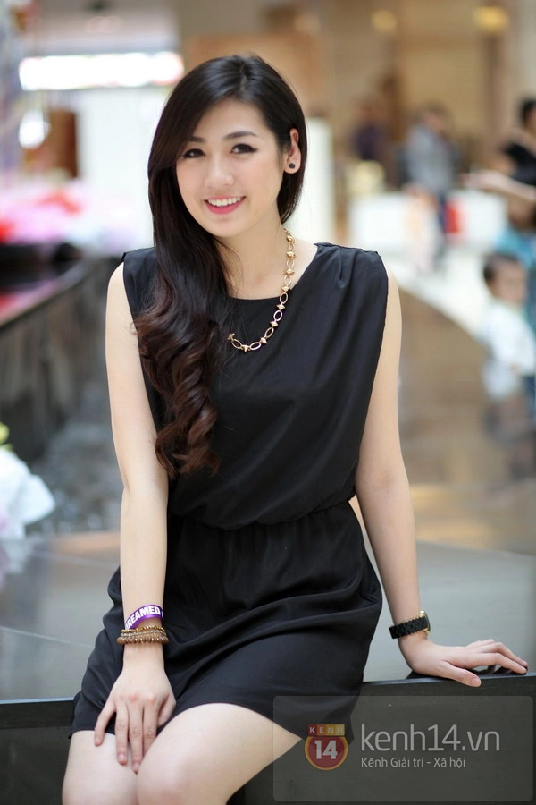 &Aacute; hậu T&uacute; Anh rạng rỡ l&agrave;m từ thiện 6