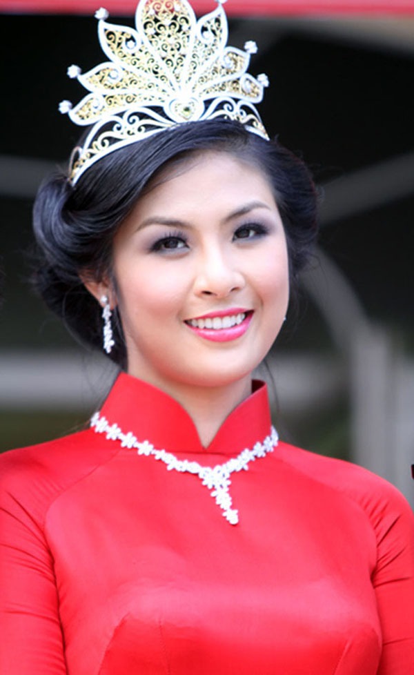 "B&oacute;c trần" n&eacute;t xấu tr&ecirc;n gương mặt mỹ nh&acirc;n Việt 13