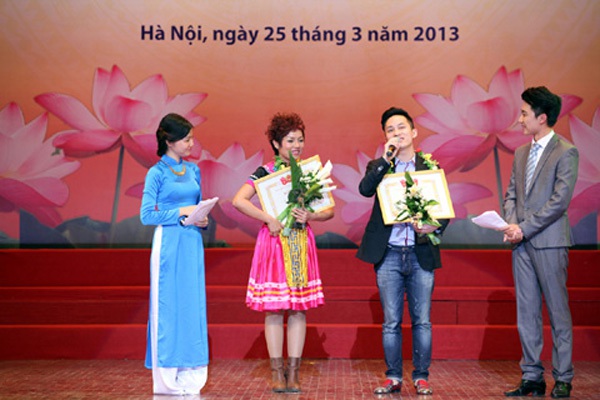 Những bà mẹ đơn thân mạnh mẽ của showbiz Việt 8