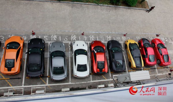 13 đại gia Hồng K&ocirc;ng bị bắt giữ trong vụ 12 si&ecirc;u xe đua tr&aacute;i ph&eacute;p 1