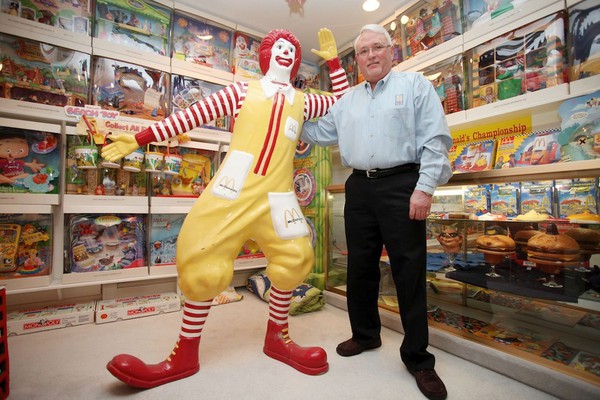 Dành nửa đời người để thỏa mãn cơn nghiện sưu tập McDonald's 2