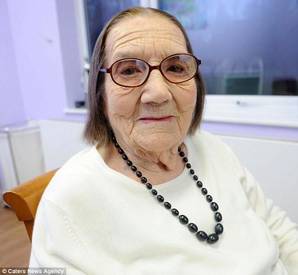 Cụ bà 104 tuổi mà mái tóc vẫn chưa bạc 1