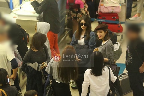 T-ara vẫn đi cửa thường, vẫy tay chào khán giả Việt để trở về Hàn Quốc  11