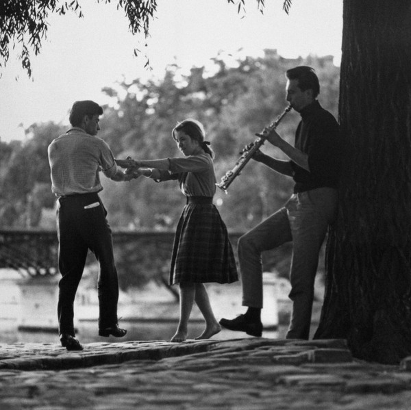 Yêu ở Paris với Paul Almasy 3