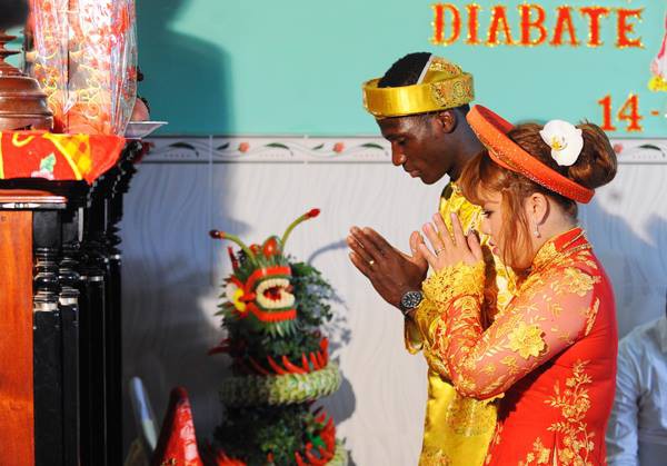 Chia sẻ xúc động của cô dâu Việt cưới cầu thủ da màu 3