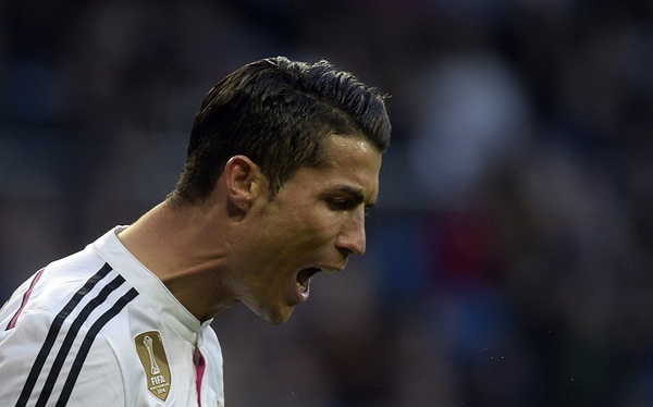 Bản tin s&aacute;ng 11/1: Ronaldo nhận thẻ v&agrave;ng v&igrave; bảo vệ đồng đội 1