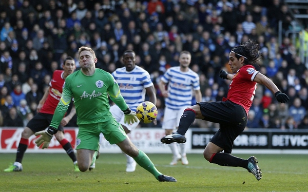 Bản tin sáng 18/1: Van Gaal “vừa đấm, vừa xoa” Falcao 1