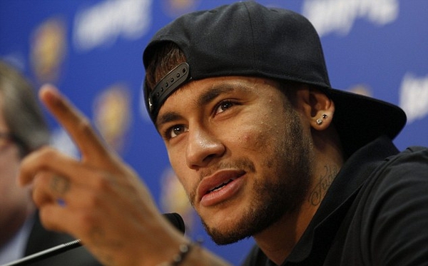 Neymar yêu cầu phạt nặng Ronaldo 2