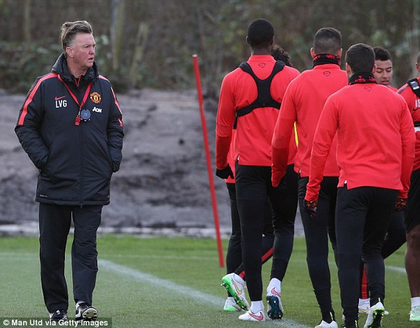 HLV Van Gaal: &ldquo;Neville v&agrave; Scholes biết qu&aacute;i g&igrave; về Man United&rdquo; 1