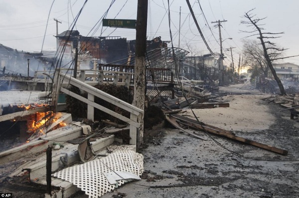50 người chết trong “thảm họa bão” Sandy  1