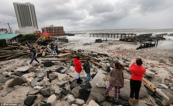 50 người chết trong “thảm họa bão” Sandy  27