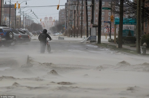 50 người chết trong “thảm họa bão” Sandy  3