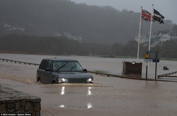 Nhiều người dân Anh quốc phải đón Giáng sinh trong lũ lụt 14