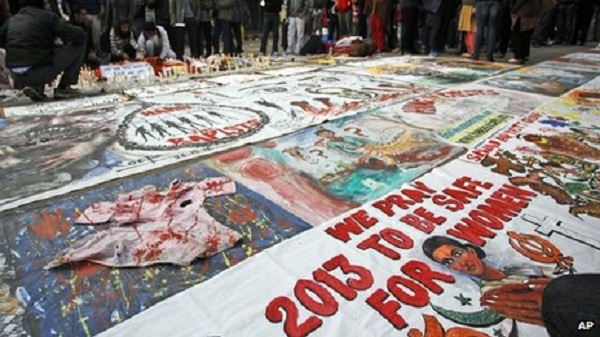 Sốc: Kẻ cưỡng hiếp định cán chết nữ sinh Ấn Độ  1