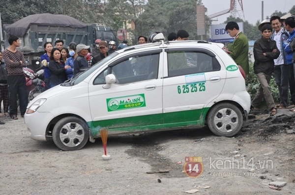 Hà Nam: Lái xe taxi Mai Linh chết trong xe 3