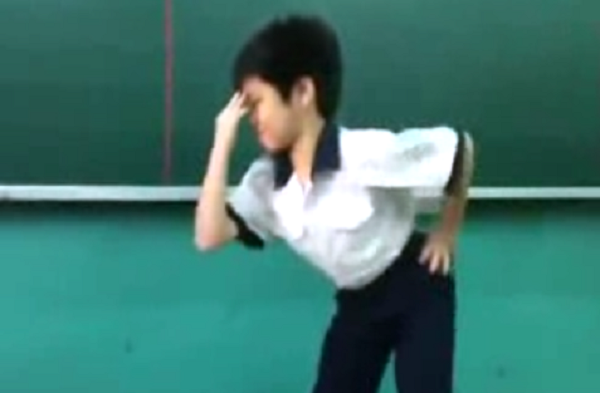 Màn cover Gangnam Style "cực chất" của học sinh tiểu học  1