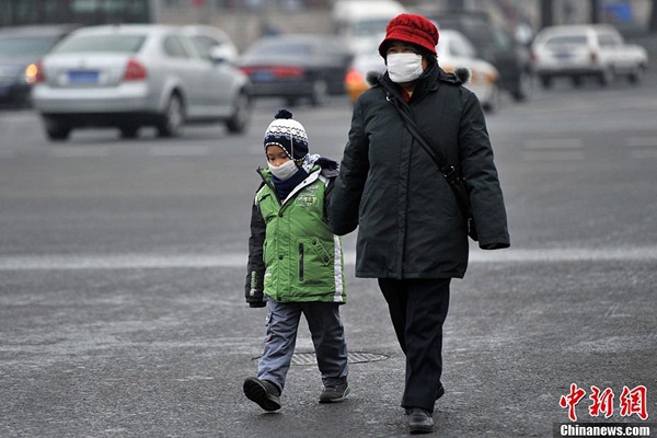 Trẻ em "ồ ạt" nhập viện vì không khí ô nhiễm nghiêm trọng 16