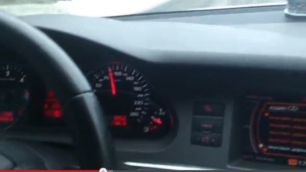 Bé gái 8 tuổi lái xe Audi đi 100 km/h 3