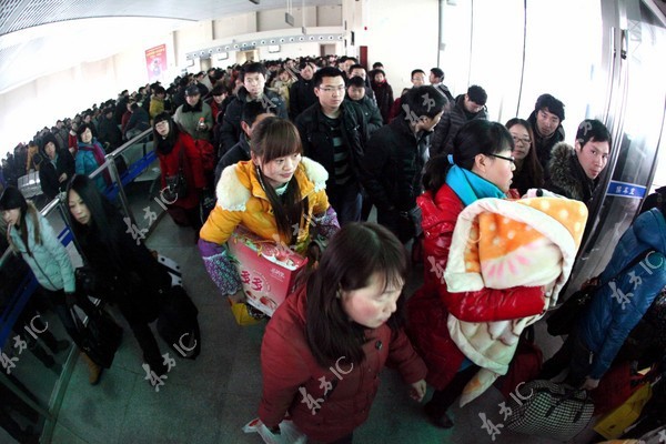Người dân Trung Quốc lại ùn ùn di cư sau kỳ nghỉ Tết 42