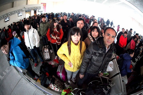 Người dân Trung Quốc lại ùn ùn di cư sau kỳ nghỉ Tết 46
