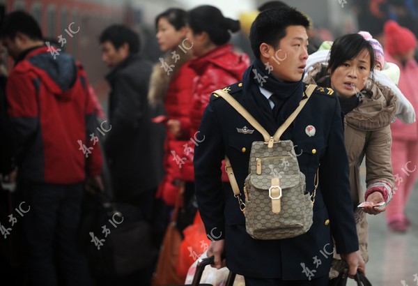 Người dân Trung Quốc lại ùn ùn di cư sau kỳ nghỉ Tết 48