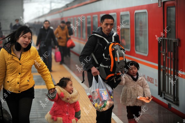 Người dân Trung Quốc lại ùn ùn di cư sau kỳ nghỉ Tết 53