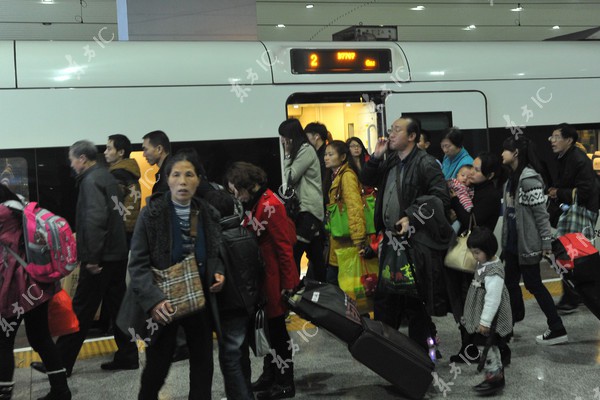 Người dân Trung Quốc lại ùn ùn di cư sau kỳ nghỉ Tết 56