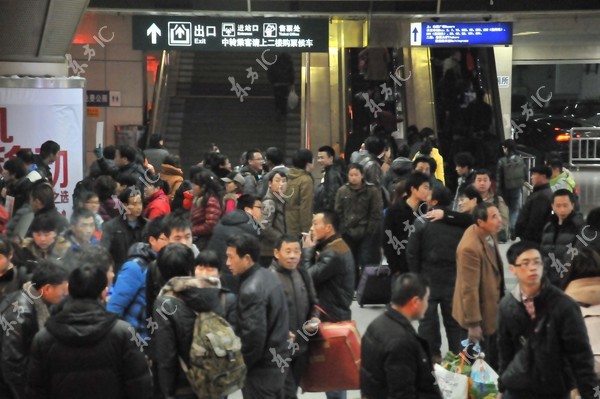 Người dân Trung Quốc lại ùn ùn di cư sau kỳ nghỉ Tết 24