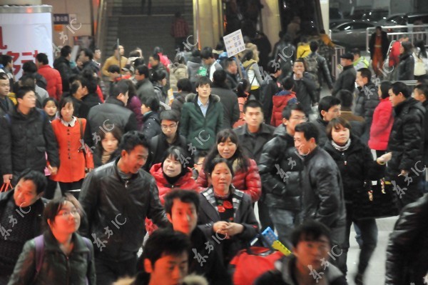 Người dân Trung Quốc lại ùn ùn di cư sau kỳ nghỉ Tết 25