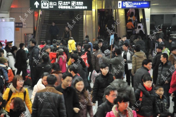 Người dân Trung Quốc lại ùn ùn di cư sau kỳ nghỉ Tết 26