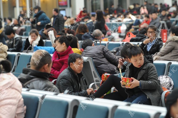Người dân Trung Quốc lại ùn ùn di cư sau kỳ nghỉ Tết 32