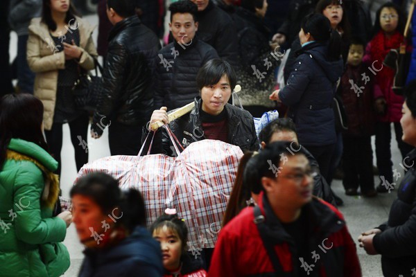 Người dân Trung Quốc lại ùn ùn di cư sau kỳ nghỉ Tết 35