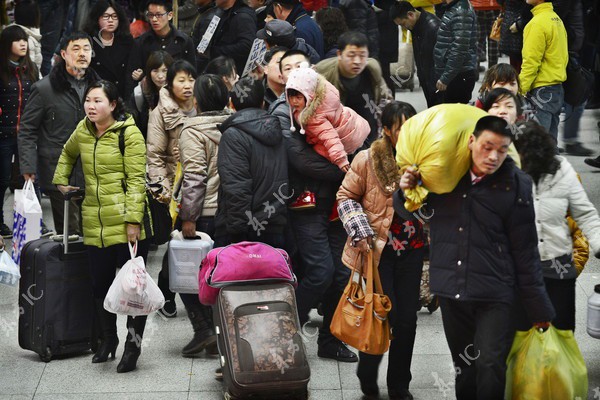 Người dân Trung Quốc lại ùn ùn di cư sau kỳ nghỉ Tết 38