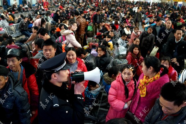 Người dân Trung Quốc lại ùn ùn di cư sau kỳ nghỉ Tết 10