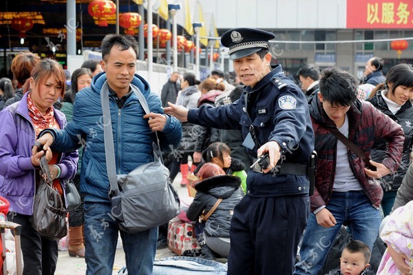 Người dân Trung Quốc lại ùn ùn di cư sau kỳ nghỉ Tết 11