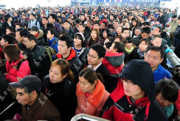 Người dân Trung Quốc lại ùn ùn di cư sau kỳ nghỉ Tết 12