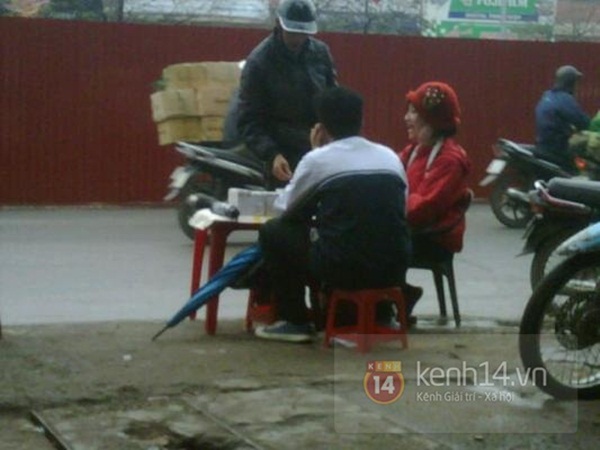 Ng&acirc;n h&agrave;ng tiền lẻ tr&ecirc;n vỉa h&egrave; H&agrave; Nội 13