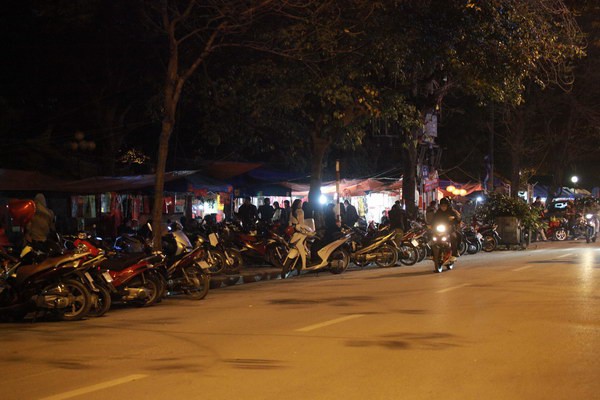 Vi phạm giao th&ocirc;ng tr&agrave;n lan trong đ&ecirc;m giao thừa 4