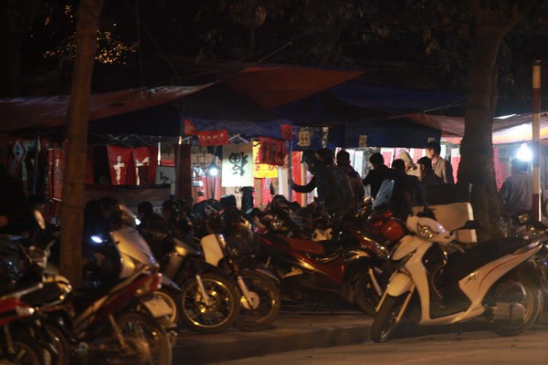 Vi phạm giao th&ocirc;ng tr&agrave;n lan trong đ&ecirc;m giao thừa 5