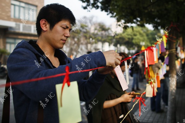 Lễ hội cầu nguyện độc đ&aacute;o của c&aacute;c nữ sinh nh&acirc;n ng&agrave;y 8/3  2