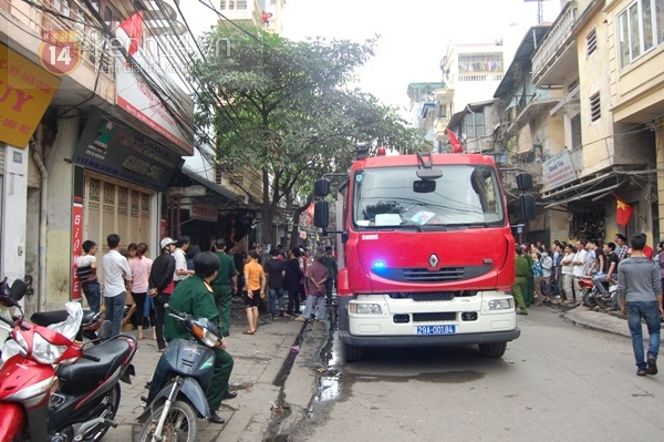 Cháy lớn ở "chợ trời" Hà Nội 1