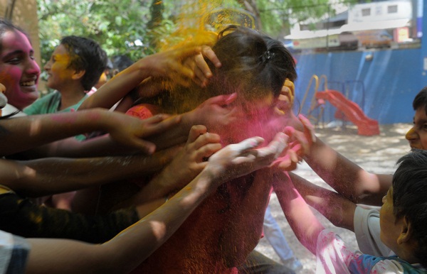  Lễ hội Holi rực rỡ sắc màu ở Ấn Độ  13