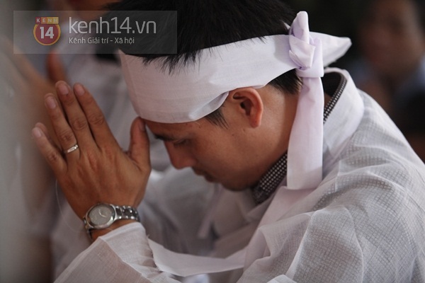 Nỗi đau lặng người trong đ&aacute;m tang c&ocirc; g&aacute;i bị thi&ecirc;u trước cửa ph&ograve;ng tr&agrave; 7