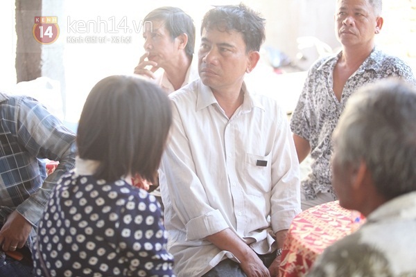 Nỗi đau lặng người trong đ&aacute;m tang c&ocirc; g&aacute;i bị thi&ecirc;u trước cửa ph&ograve;ng tr&agrave; 5