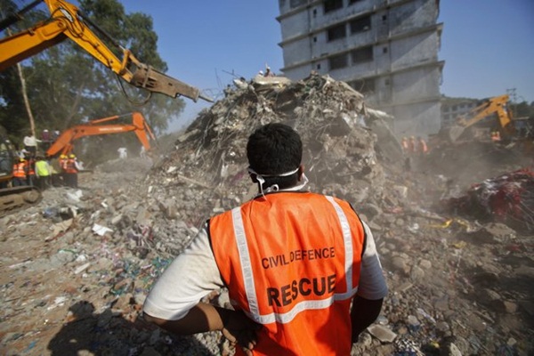 Vụ sập nhà nghiêm trọng nhất thập kỷ khiến ít nhất 72 người thiệt mạng  4