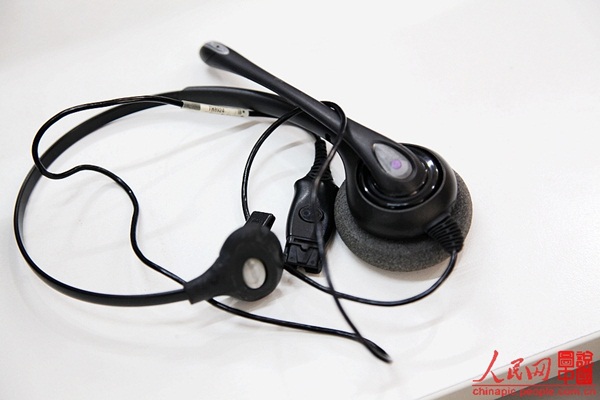 Một ng&agrave;y của c&ocirc; g&aacute;i trực tổng đ&agrave;i điện thoại 10