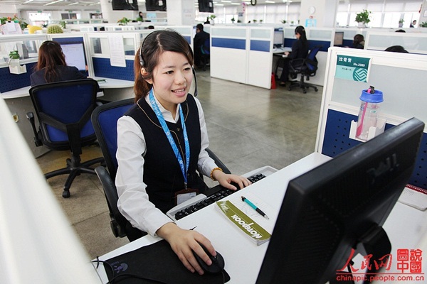 Một ng&agrave;y của c&ocirc; g&aacute;i trực tổng đ&agrave;i điện thoại 11